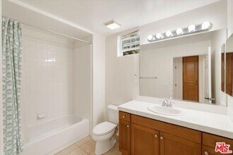 Building Photo - 7101 Playa Vista Dr