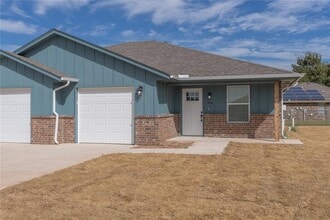 Building Photo - 568 Parkhill Cir