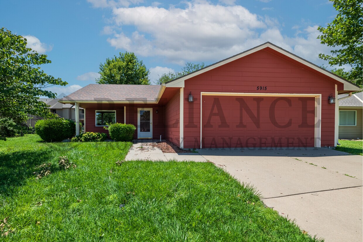 Primary Photo - 5915 E Pembrook Cir