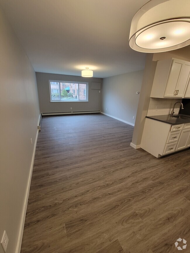 Building Photo - 131 Sherbrooke Ave