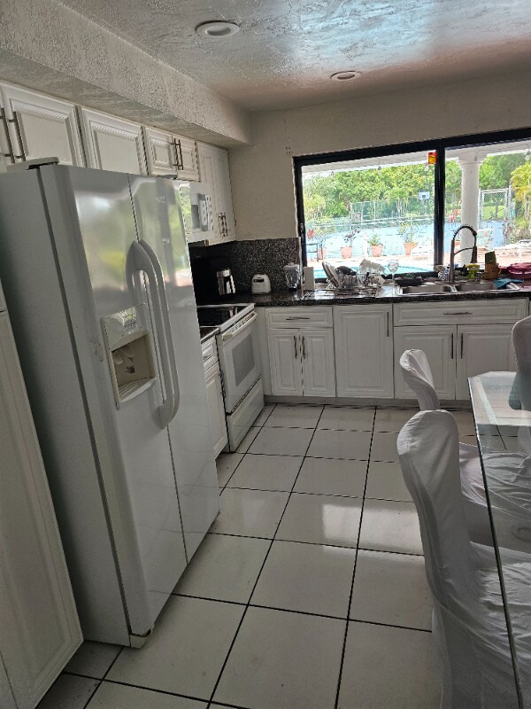 Foto del edificio - 740 Bluebird Ln