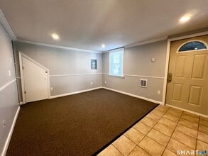 Building Photo - 204 S Main St