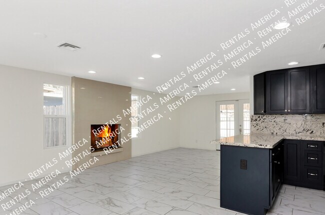 Foto del edificio - 4 Bedroom 3 Baths with POOL