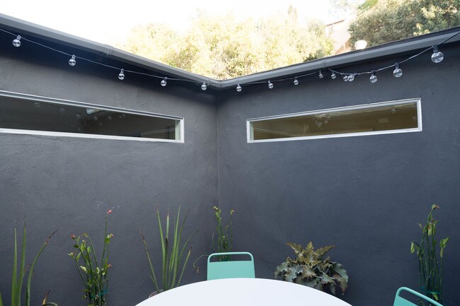 Building Photo - 2228 Echo Park Ave