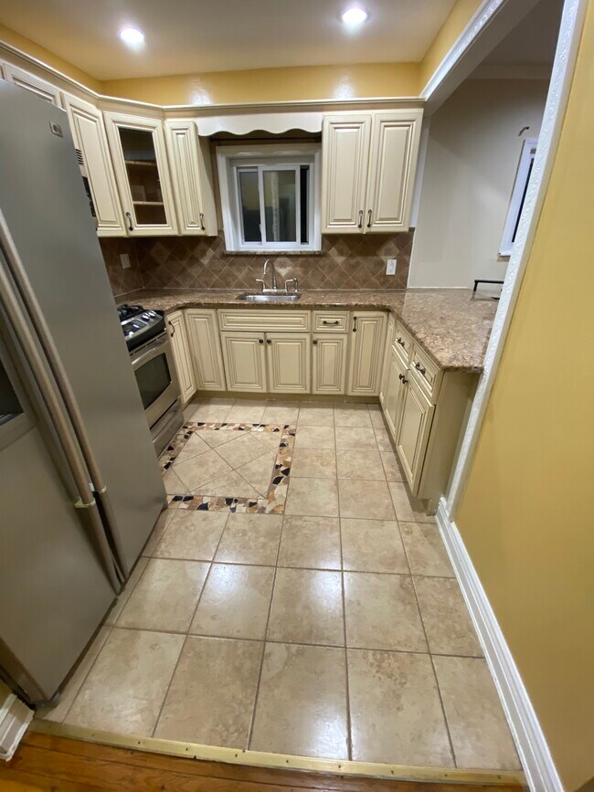 Kitchen - 2015 Lafayette Ave