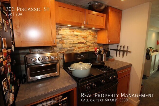 Foto del edificio - Beautiful 2 Bedroom Twin Rivers Condo in N...