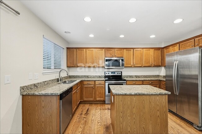 Building Photo - 11852 Altura St