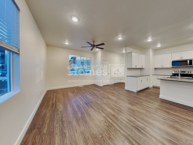 Building Photo - 6754 N Silver Creek Drive