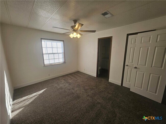 Foto del edificio - 1510 Karen Dr