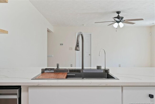 Foto del edificio - 488 Collinwood Dr