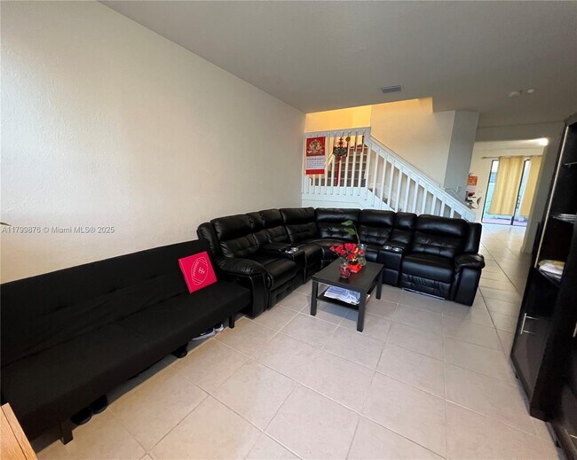 Foto del edificio - 3314 W 112th St