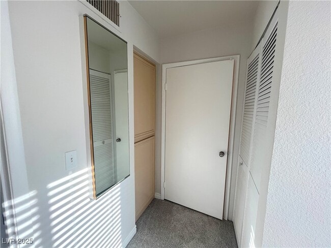 Building Photo - 8070 W Russell Rd