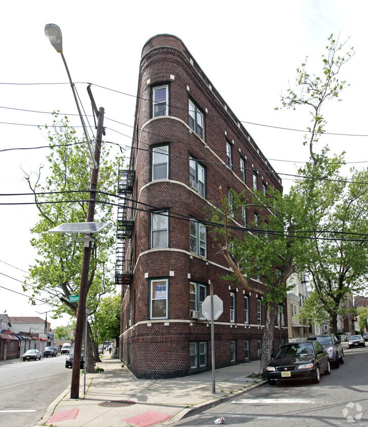 Foto del edificio - 15 Storms Ave