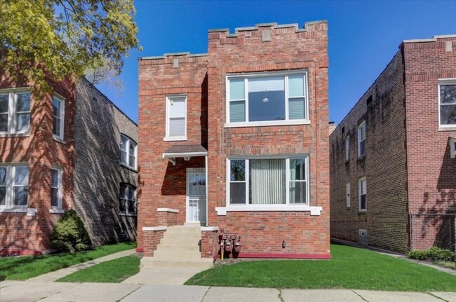 Building Photo - 7923 S Clyde Ave