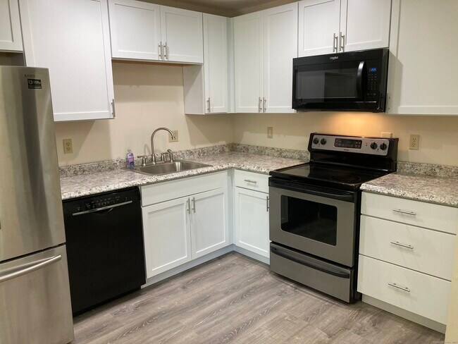 Building Photo - 202 Limner Cir