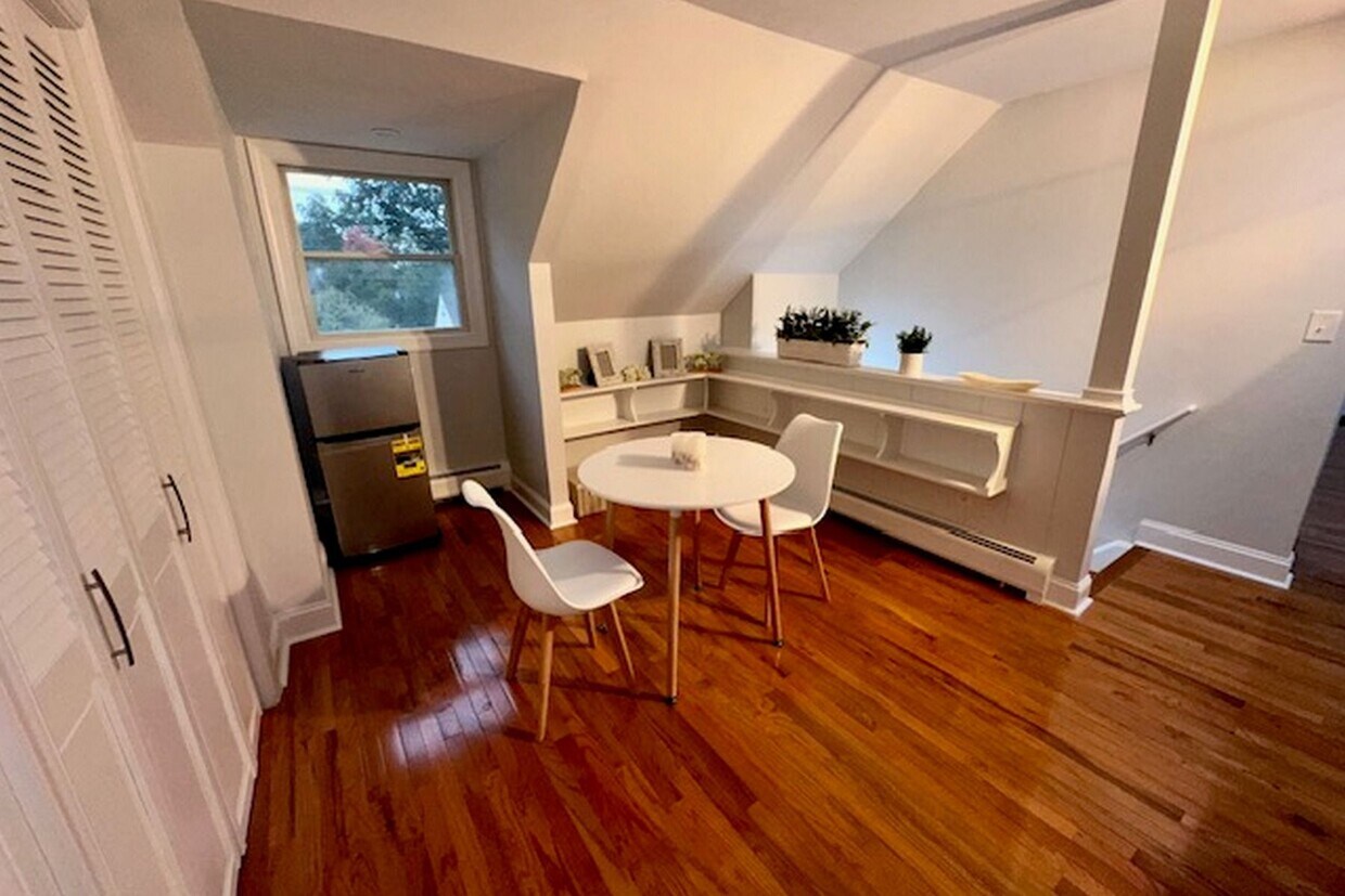Foto principal - 340 Continental Ave