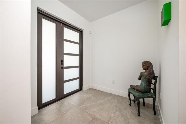 Foto del edificio - 6864 SW 80th St