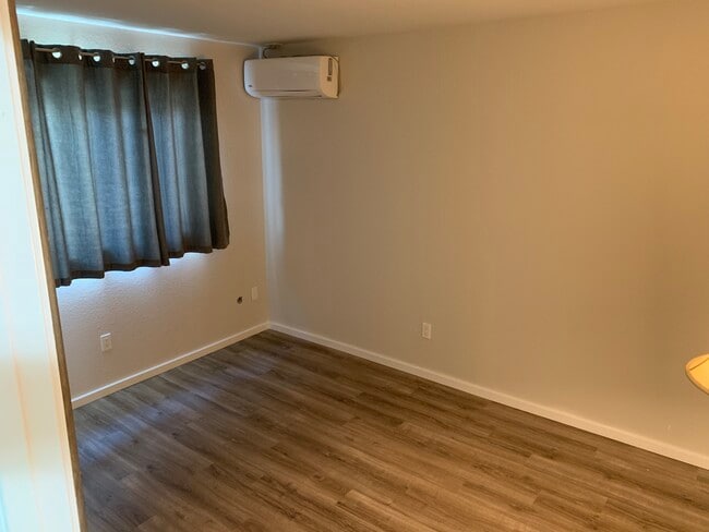 Foto del edificio - 207 Kenton Ave