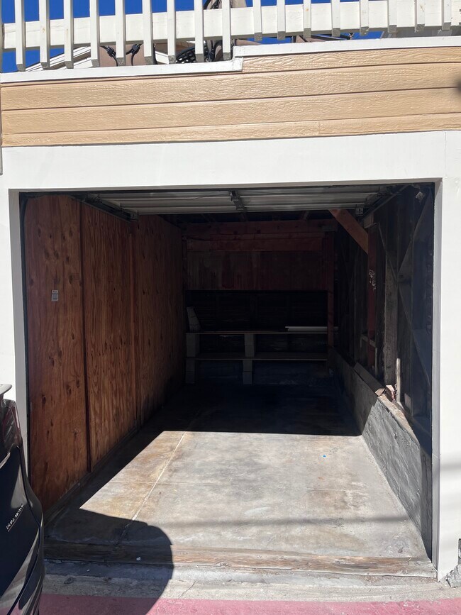 Garage - 182 1st St