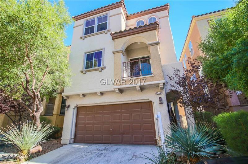 Foto principal - Coming Soon!! 3bed 3 bath home with open f...