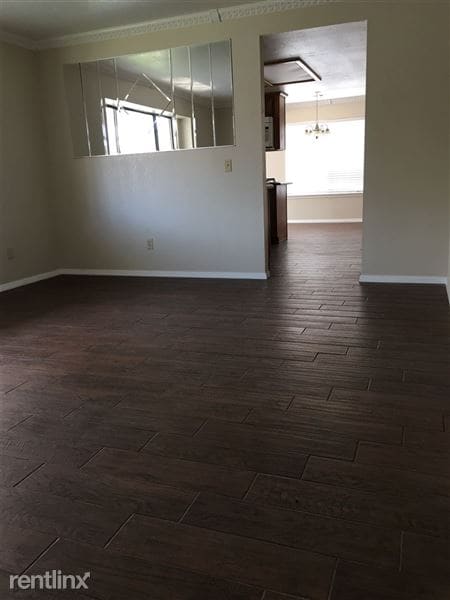 Building Photo - 1810 Bayview Dr