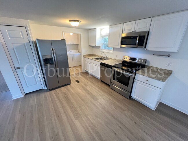 Building Photo - 4905 La Crest Ct