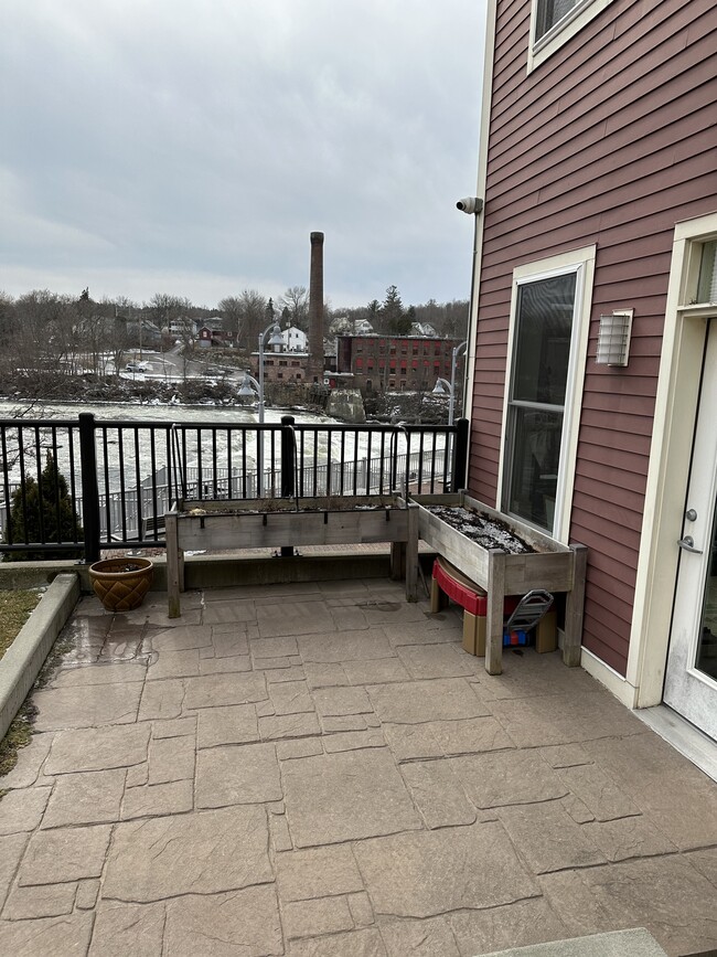 Private patio steps from communal grill and fire pit - 60 Winooski Falls Way