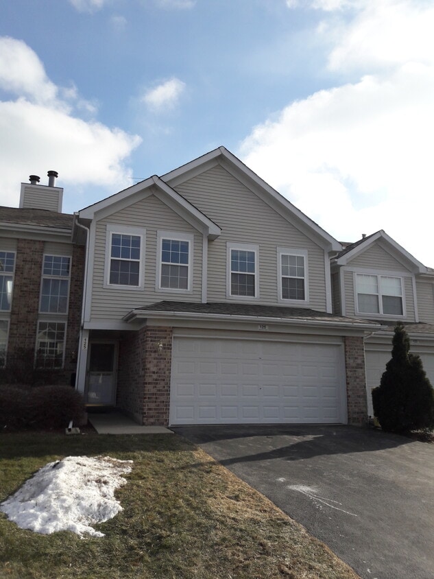 125 Cambrian Ct, Roselle, IL 60172 Townhome Rentals in Roselle IL