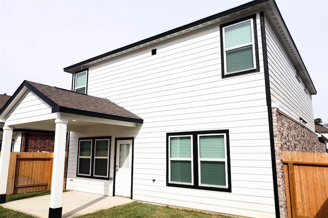 Building Photo - 8567 Blueberry Ash St