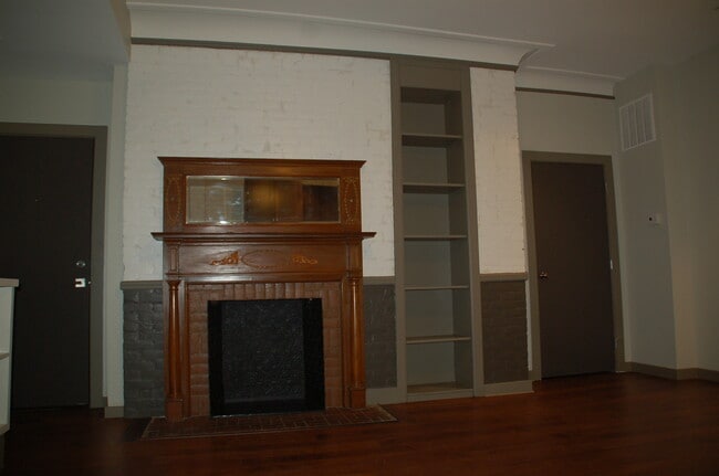 Building Photo - 842 Park Ave