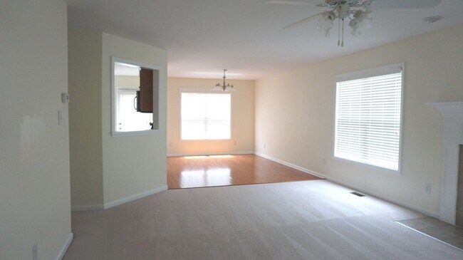 Foto del edificio - 156 Cobblestone Dr