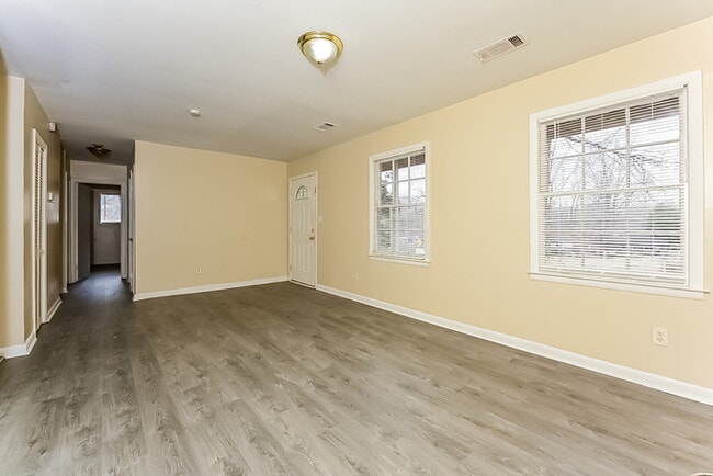 Building Photo - 7550 Asbury Dr