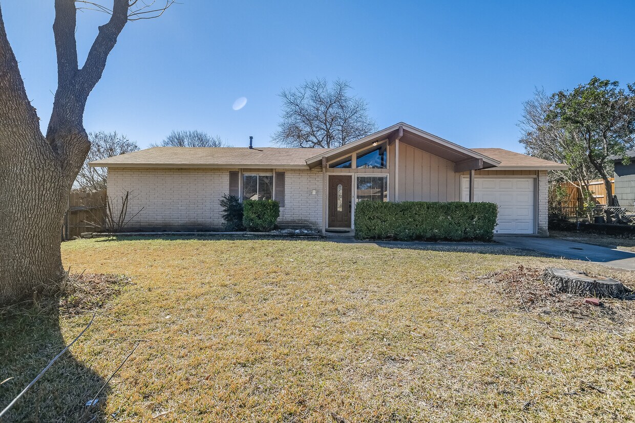 Primary Photo - 7702 Old Spanish Trail
