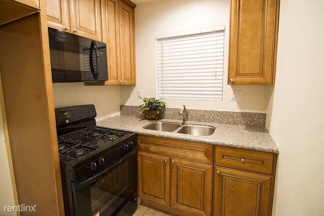 Building Photo - 119 Otis Ave