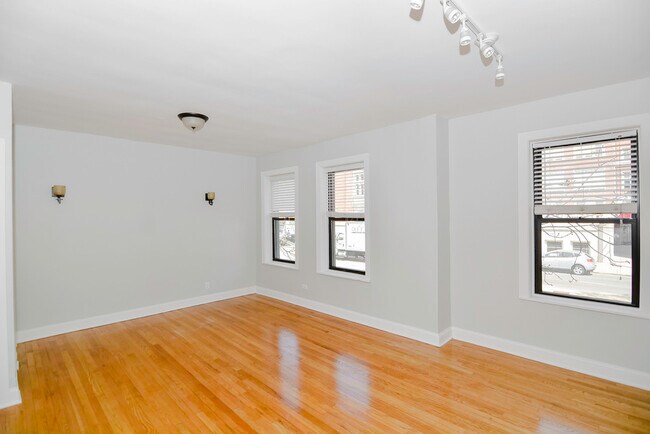 Building Photo - 4040 S Ashland Ave