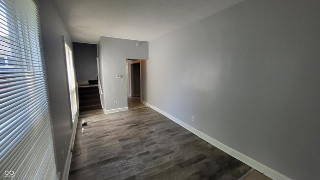 Building Photo - 2310 N Kenwood Ave