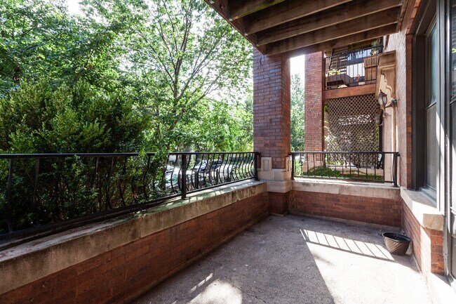 Foto del edificio - 910 W Belle Plaine Ave