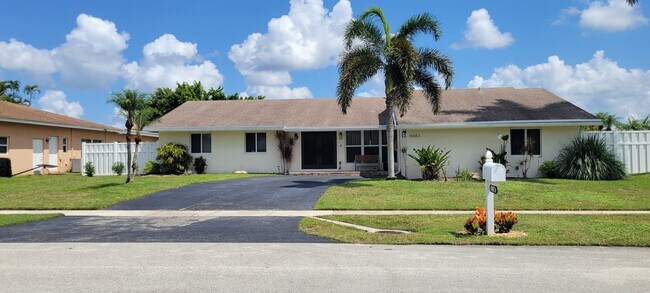 Building Photo - 16683 Golfview Dr