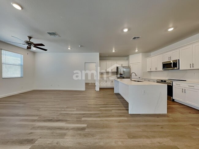 Building Photo - 20177 W Thomas Rd