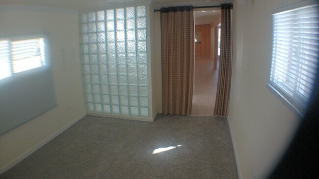 Foto del edificio - 535 S Traffic Way