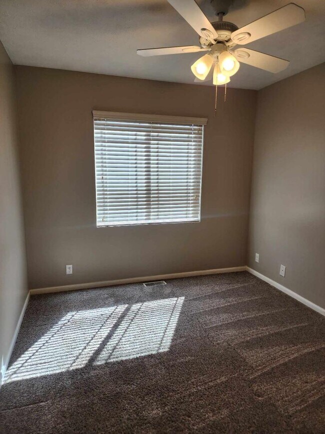 Foto del edificio - 7660 N 147th St