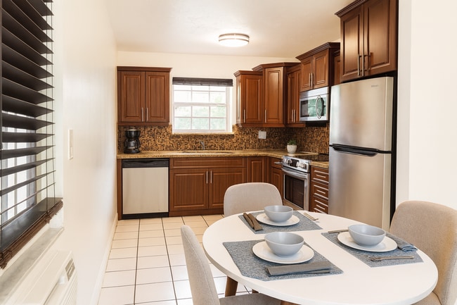 Foto del edificio - 3270 West Trade Avenue