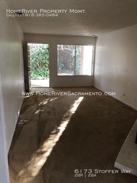 Building Photo - Cozy patio, fireplace and spacious duplex.