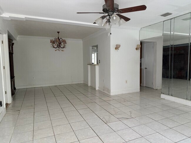 Foto del edificio - 1125 NW 144th St