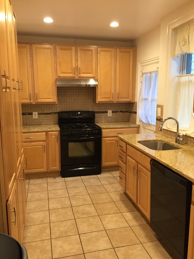 Kitchen - 3606 S St NW