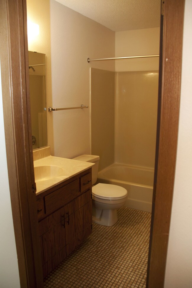 Building Photo - 1525 24th Ave N