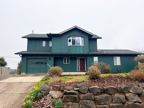 Building Photo - 33626 Paiute Ln