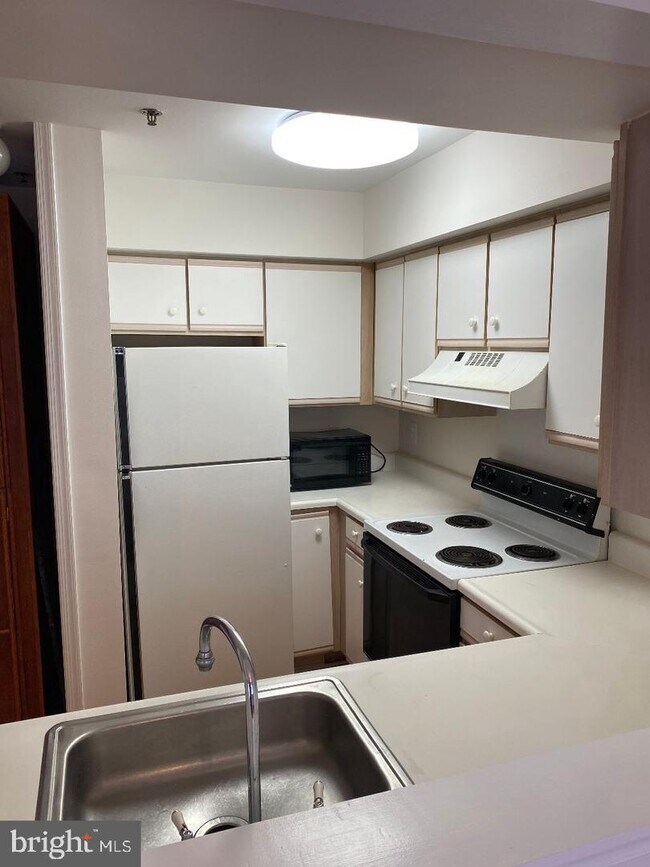 Building Photo - 525 McManus Way