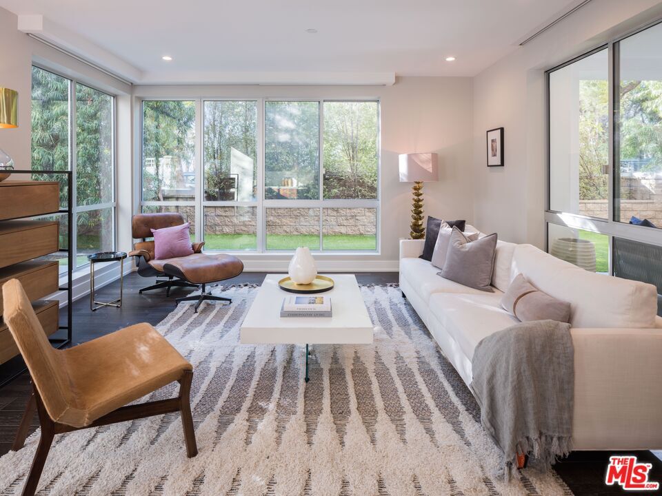 Foto principal - 460 N Palm Dr