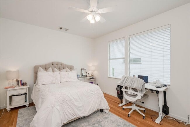 Foto del edificio - 708 E 45th St